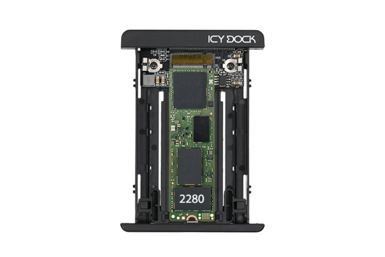 ICY DOCK EZConvert MB705M2P-B - M.2 NVMe PCIe 3.0/4.0 SSD zu 2,5 Zoll SFF-8639 NVMe U.2 SSD Format Konverter/Adapter mit integriertem Kühlkörper ICY DOCK EZConvert MB705M2P-B - M.2 NVMe PCIe 3.0/4.0 SSD zu 2,5 Zoll SFF-8639 NVMe U.2 SSD Format Konverter/Adapter mit integriertem Kühlkörper