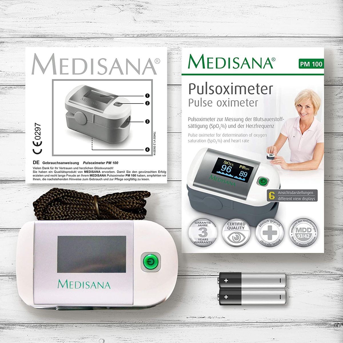 medisana PM 100 pulse oximeter, measurement of oxygen saturation in the blood, finger pulse oximeter with OLED display and one-touch operation white
