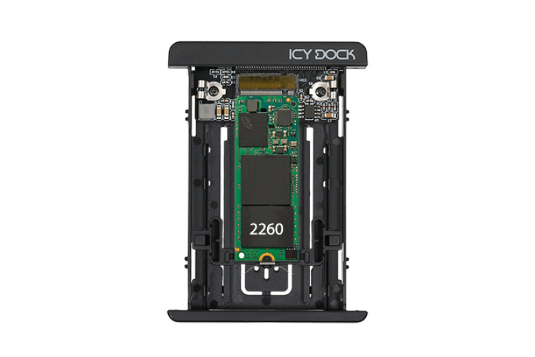 ICY DOCK EZConvert MB705M2P-B - M.2 NVMe PCIe 3.0/4.0 SSD zu 2,5 Zoll SFF-8639 NVMe U.2 SSD Format Konverter/Adapter mit integriertem Kühlkörper ICY DOCK EZConvert MB705M2P-B - M.2 NVMe PCIe 3.0/4.0 SSD zu 2,5 Zoll SFF-8639 NVMe U.2 SSD Format Konverter/Adapter mit integriertem Kühlkörper