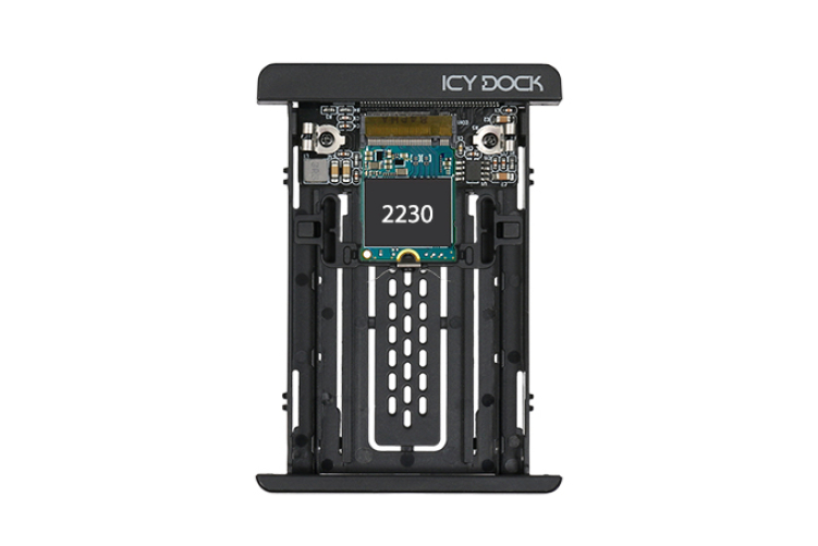 ICY DOCK EZConvert MB705M2P-B - M.2 NVMe PCIe 3.0/4.0 SSD zu 2,5 Zoll SFF-8639 NVMe U.2 SSD Format Konverter/Adapter mit integriertem Kühlkörper ICY DOCK EZConvert MB705M2P-B - M.2 NVMe PCIe 3.0/4.0 SSD zu 2,5 Zoll SFF-8639 NVMe U.2 SSD Format Konverter/Adapter mit integriertem Kühlkörper