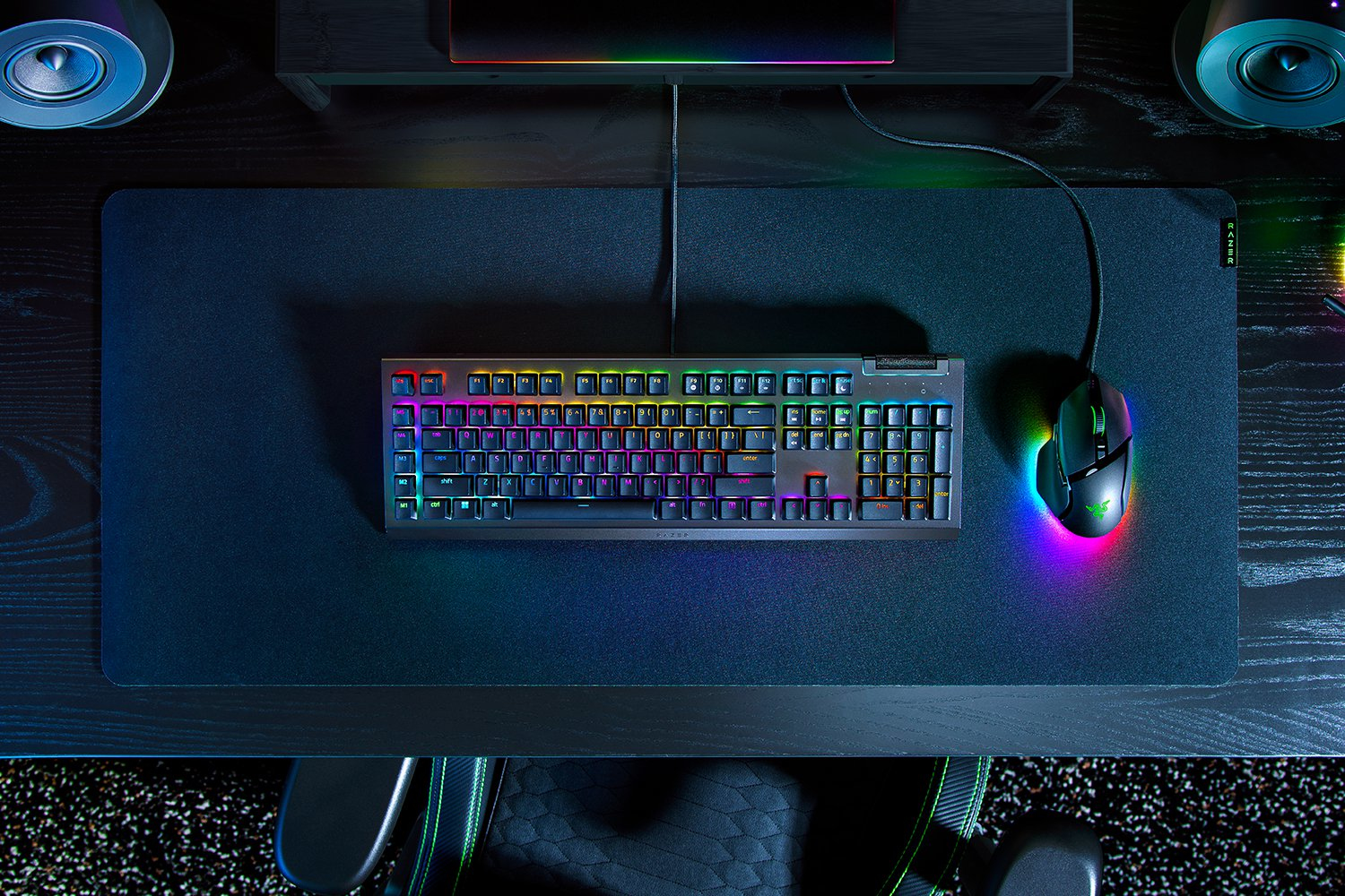 Razer BlackWidow V4 X Gaming Keyboard 6 Macro Keys Green Switches Chroma RGB DEU Layout QWERTZ