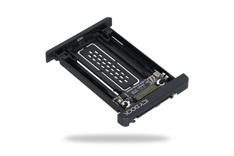 ICY DOCK EZConvert MB705M2P-B - M.2 NVMe PCIe 3.0/4.0 SSD zu 2,5 Zoll SFF-8639 NVMe U.2 SSD Format Konverter/Adapter mit integriertem Kühlkörper ICY DOCK EZConvert MB705M2P-B - M.2 NVMe PCIe 3.0/4.0 SSD zu 2,5 Zoll SFF-8639 NVMe U.2 SSD Format Konverter/Adapter mit integriertem Kühlkörper